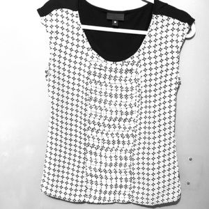 2/$12 Worthington black/white sleeveless blouse